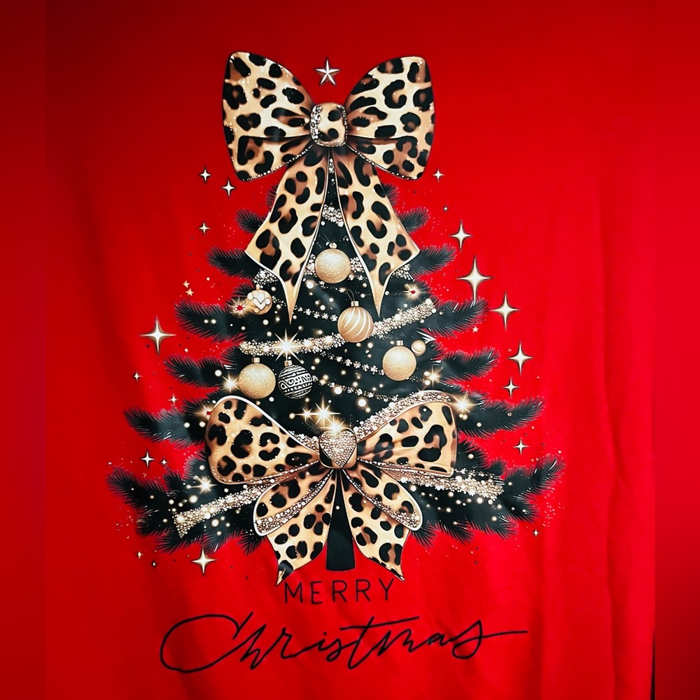 Festive Red Christmas Tree crew neck shirt. Size 1XL. Brand new!